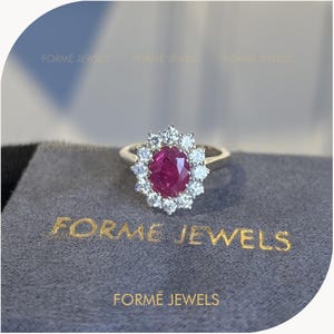 Bague grappe de rubis ovale de laboratoire de 1,25 carat, bague de fiançailles halo de diamants en or classique