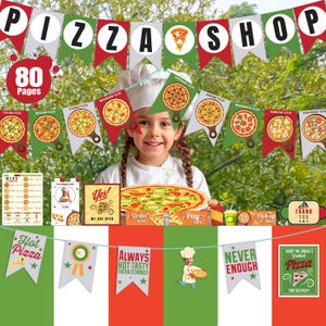 Puede incluir: Una pancarta festiva de pizzería con las palabras "PIZZA SHOP" e ilustraciones de pizza. La imagen incluye a un niño con gorro de chef sosteniendo una pizza, junto con letreros que dicen "Yes! We are open", "Order here!" y "Pay here!"