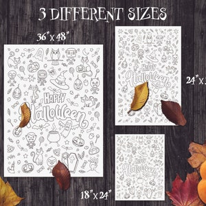K&ouml;nnte beinhalten: Drei wei&szlig;e Halloween-Malvorlagen in verschiedenen Gr&ouml;&szlig;en: 91 cm x 122 cm, 61 cm x 91 cm und 46 cm x 61 cm. Jede Seite zeigt eine "Happy Halloween"-Nachricht und verschiedene gruselige Illustrationen. Das Bild ist vor einem dunklen Holzgrund mit Herbstbl&auml;ttern und K&uuml;rbissen.