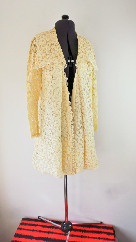 Beautiful 1960s cream lace jacket with statement … - image 5