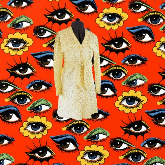 Beautiful 1960s cream lace jacket with statement c