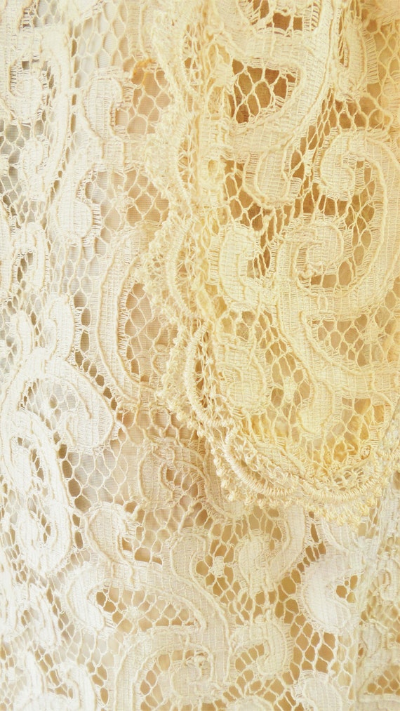 Beautiful 1960s cream lace jacket with statement … - image 6