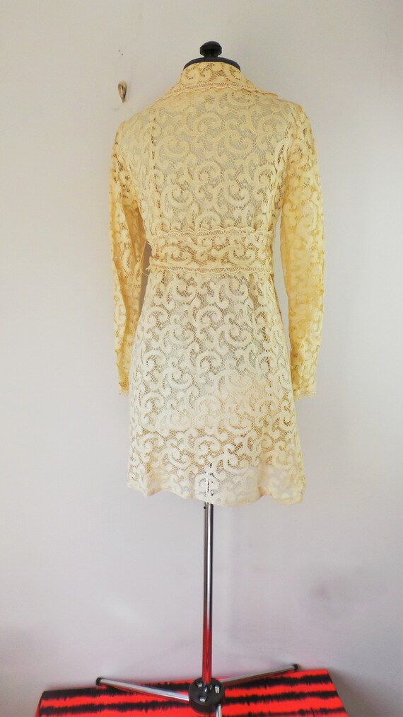 Beautiful 1960s cream lace jacket with statement … - image 10