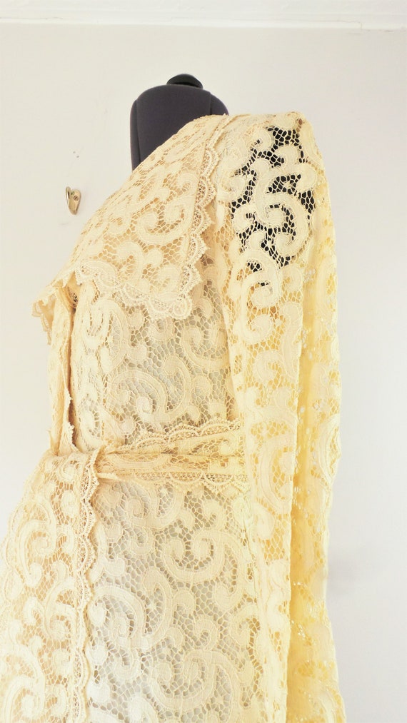 Beautiful 1960s cream lace jacket with statement … - image 8