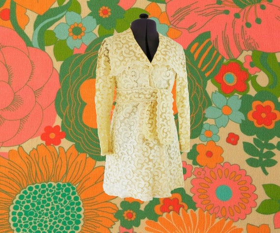 Beautiful 1960s cream lace jacket with statement … - image 1