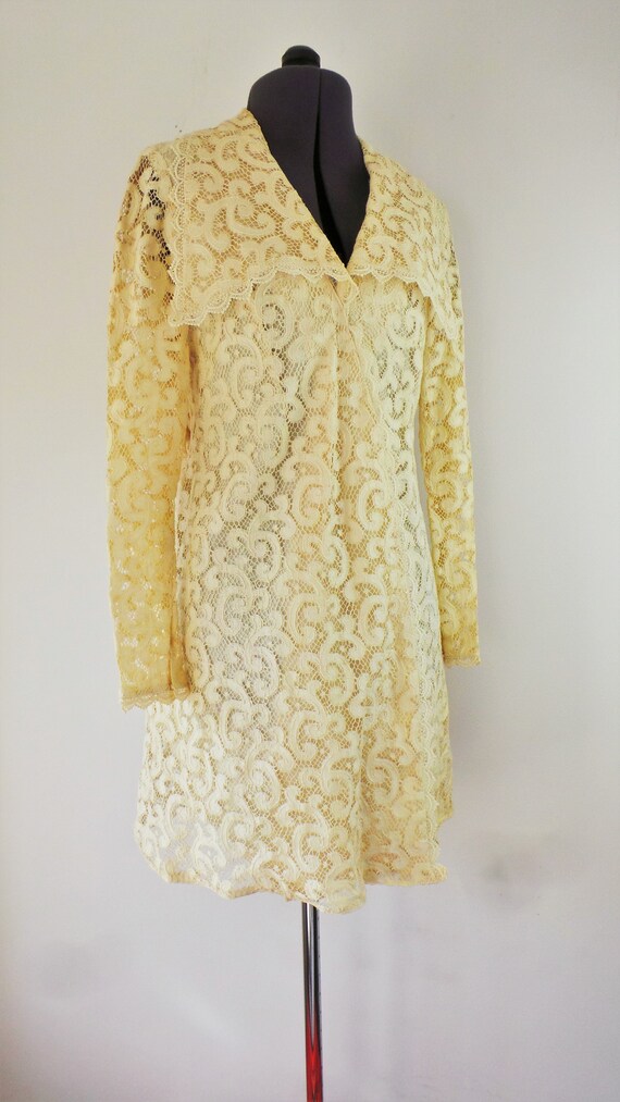 Beautiful 1960s cream lace jacket with statement … - image 4