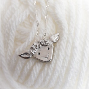 Pendentif mouton en argent fait à la main image 1