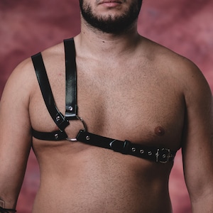Brustgurt aus Lackleder, Brustgurt aus dreifachem Kreuz, Brustgurt aus Leder, Herrengeschirr aus echtem Leder