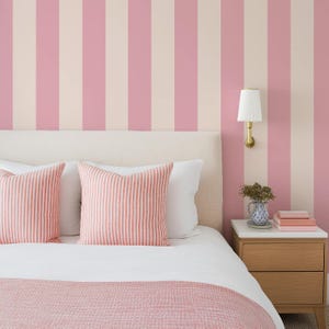 Carta da parati Stately Stripe Sugar Pink Cream di Oh So Daisy / Rotolo da 10 metri da incollare al muro / Decorazione da parete moderna e audace Cottage Chateaucore Coquette
