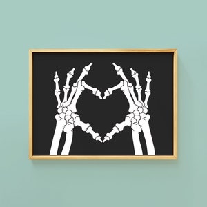 Skelett Herz Hand Geste Druck | Ungerahmt A6 A5 A4 A3 A2 A1 Kunst | Niedlicher gruseliger Party Dekor Geist-Haunted Dekoration Spinnennetz Leopard