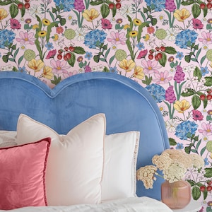 In Bloom Floral Tapete von Oh So Daisy | Vliestapete 10 Meter Rolle | Cottage Dekoration im Nostalgiekern