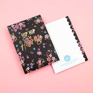 Hip Hip Hourra carte de voeux florale marguerite en feuille d'or avec enveloppe | Blanc à l'intérieur | Anniversaire Merci Nouveau bébé Maison 60's 70's vintage