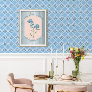 Tulpenspalier Blumentapete Wedgewood Blue von Oh So Daisy | Wandkleister 10 Meter Rolle | Cottage Chateaucore Ditsy Vintage Erbe