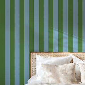 Carta da parati a righe signorili color anguria, blu e verde di Oh So Daisy / Rotolo da incollare al muro, 10 metri / Decorazione da parete moderna e audace, stile Cottage Chateaucore