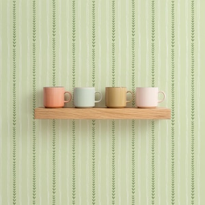 Carta da parati Riviera Stripe Pistachio e Felce di Oh So Daisy / Rotolo da incollare al muro da 10 metri / Stile cottage floreale bohémien mediterraneo per cameretta dei bambini