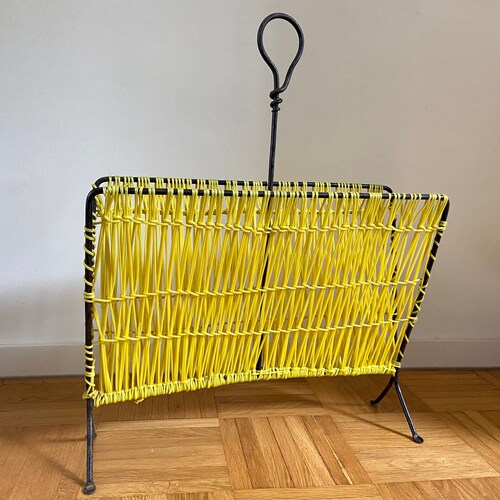 Vintage 60s newspaper rack cheapest magazine rack in steel and yellow wire scoubidou