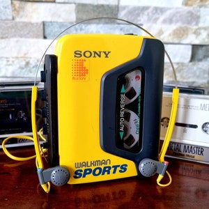 Sports Walkman WM-B53 by Sony. Comes With the Original Mdr-w15