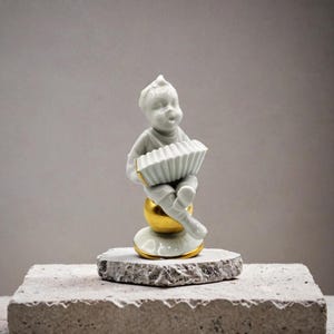 Gerold Tettau harmonica player on gold ball hand-painted