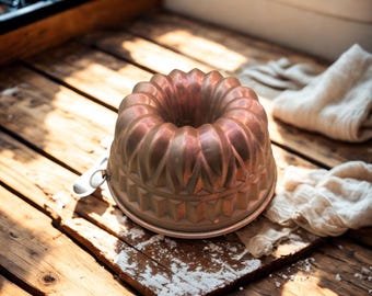 Antique copper Bundt cake pan circa 1900, historical tinned baking pan Ø23.5 cm, vintage Bundt cake pan, country house kitchen decor