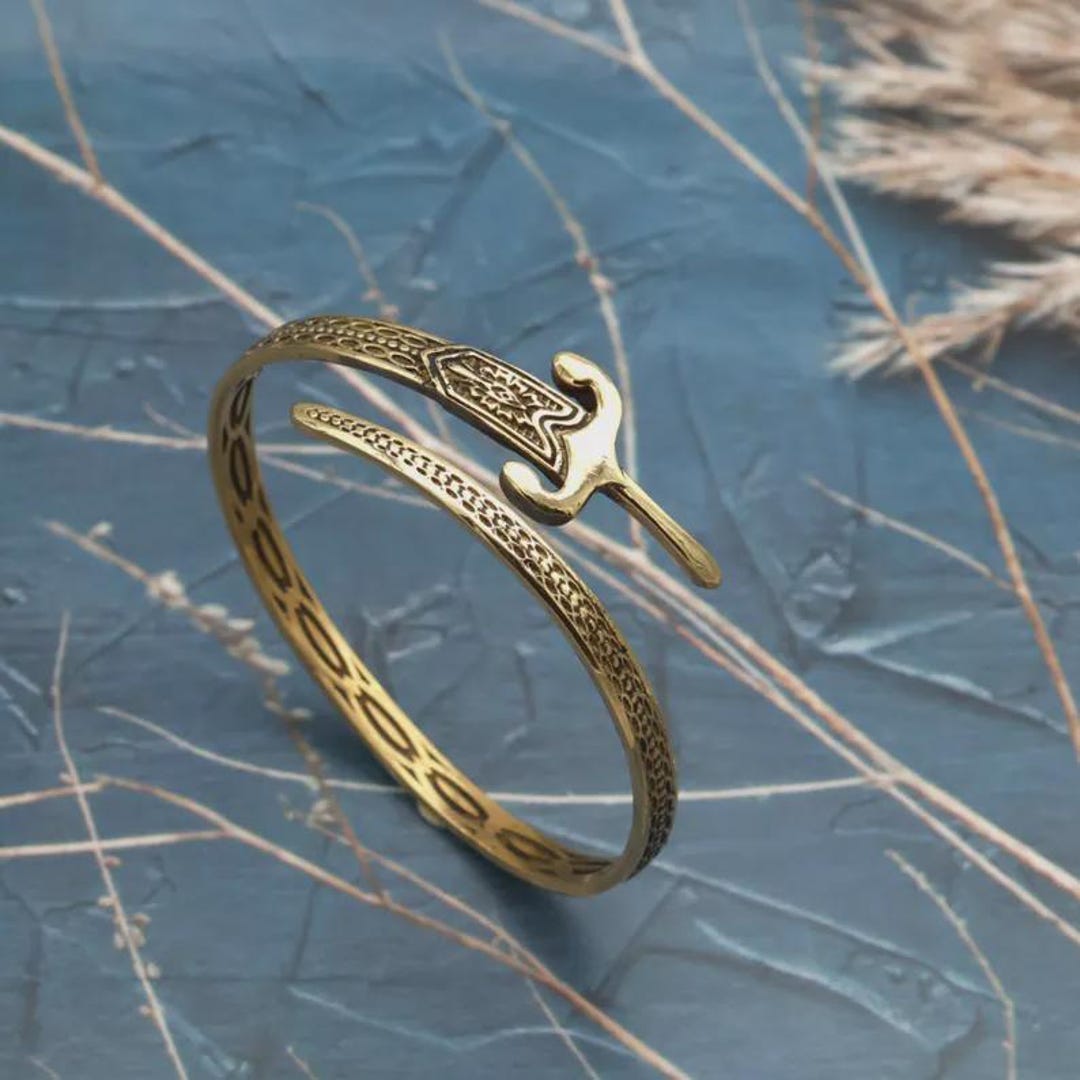 Knight Sword Arm Baccate, Unique Gift for Men and Women, Medieval Sword ...