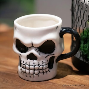 Klasyczny kubek z twarzą szkieletu, 4 cale, ceramiczny kubek kuchenny w stylu gotyckim na Halloween