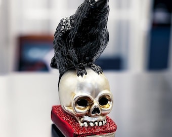 Adorno de cristal con cuervo sobre calavera y libro, decoración de terror de Edgar Allan Poe