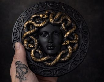 Placa de parede com Medusa, mitologia grega, decoração gótica.