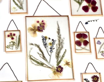 Gepresste Blumen Bilderrahmen Herbarium Trockenblumen Rahmen aus Glas und Kupfer mit Kette Wanddekoration Deko Weihnachten Geschenk Pastell