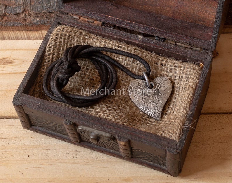 Hand forged heart pendant handmade heart necklace beautiful gift for your lover. Damascus steel love locket