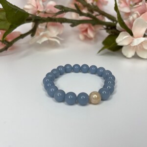 Angelit Armband: Blaues Perlenarmband mit Pfirsich Mondstein