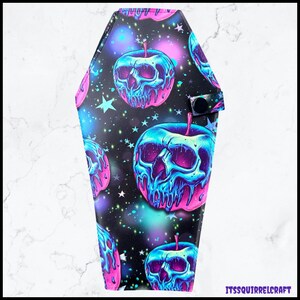Cartera plegable Galaxy Poison Apple con forma de ataúd