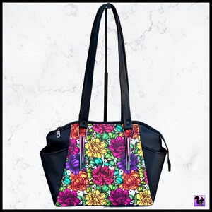 Bolso de hombro tipo cartera con diseño de peonías tatuadas Annette