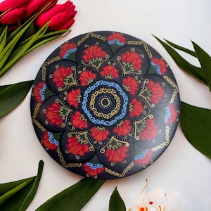 Round floral mandala box K30