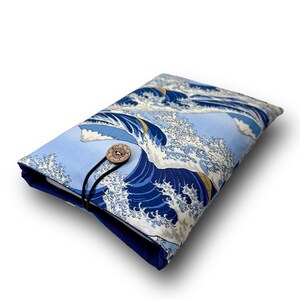 Japanische Baumwoll-Buchhülle – Buchschutz – Muster „Die große Welle“ – Geschenk für Leseratten – Geschenk für Bücherliebhaber Bild 5