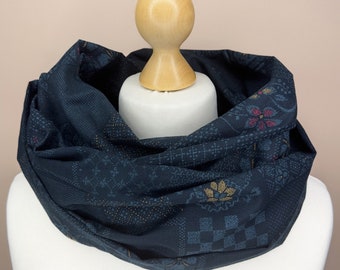 Traditional Blue Japanese Cotton Infinity Scarf - Autumn / Winter Scarf