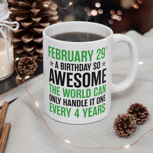 Frase divertida de cumpleaños en año bisiesto, 29 de febrero, cumpleaños de 4 años, taza de café para hombres y mujeres.