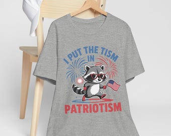 Camiseta deportiva divertida con el lema "I Put The Tism in Patriotism" para hombres y mujeres.