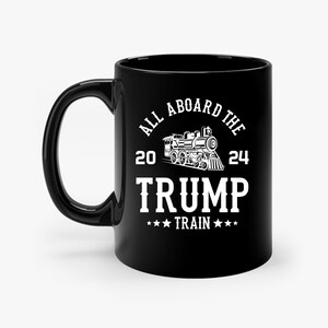 Taza de café Pro-Trump All Aboard Train Trump 2024 Shirt