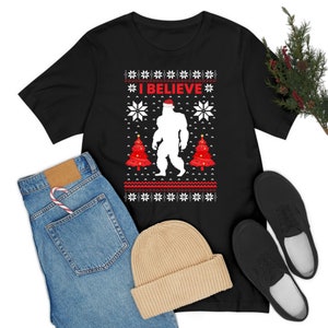 I Believe Sasquatch Big Foot Ugly Funny X-mas Holiday Christmas Jumper T-Shirt