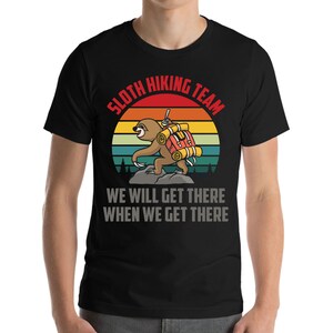 Retro Faultier Wanderteam We'll Get There When We Get There Wanderer Wander T-Shirt