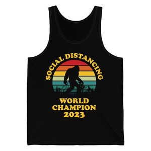 Bigfoot Social Distancing Weltmeister 2023 Tank Top Herren Damen