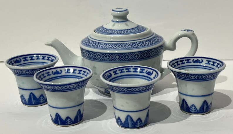 Vintage miniature Chinese Rice Eyes porcelain Teapot blue and Cups image 7