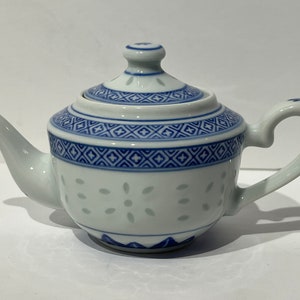 Vintage miniature Chinese Rice Eyes porcelain Teapot blue and Cups image 3