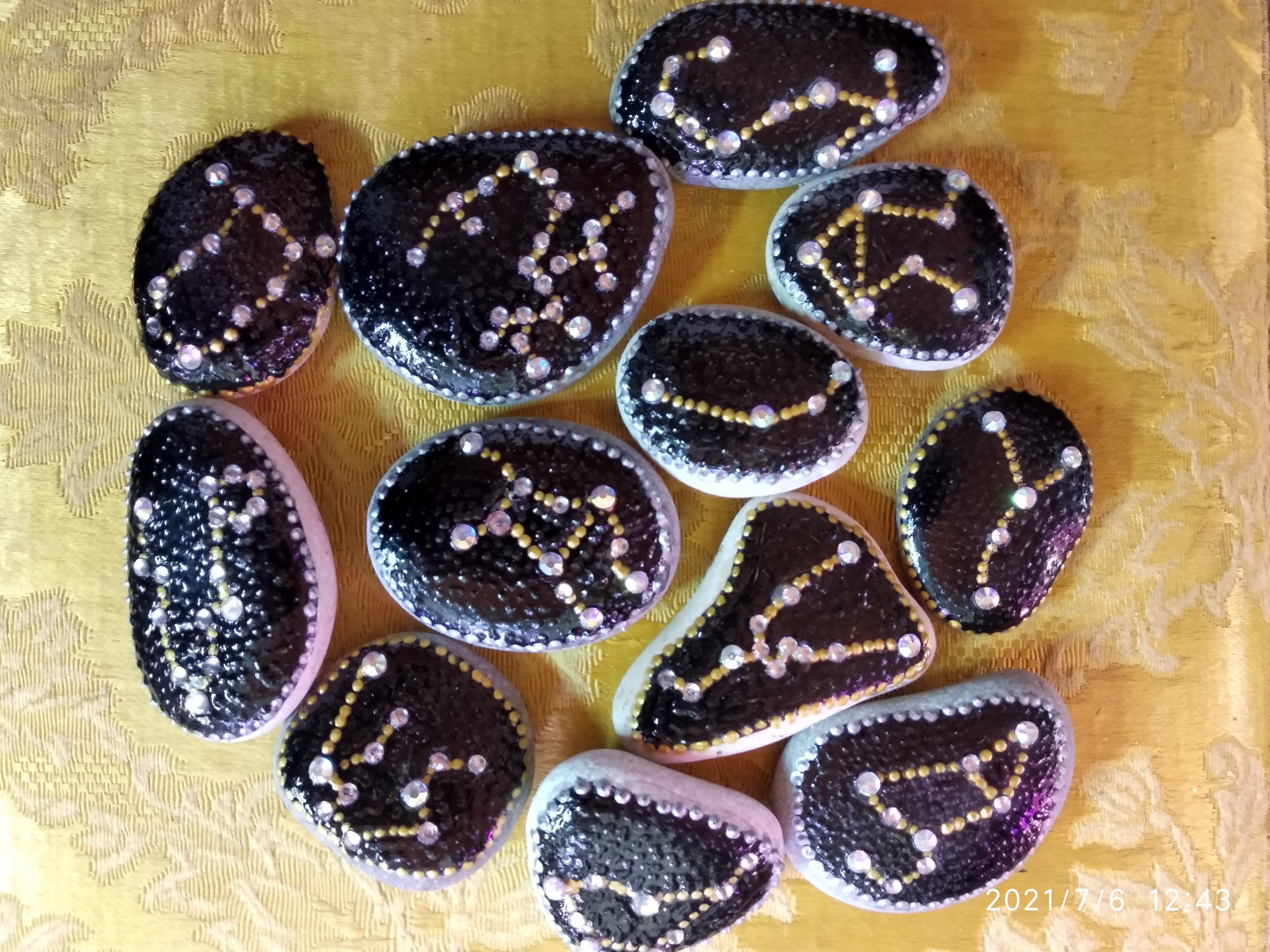 Pierres-Signes Du Zodiaque. Horoscope.