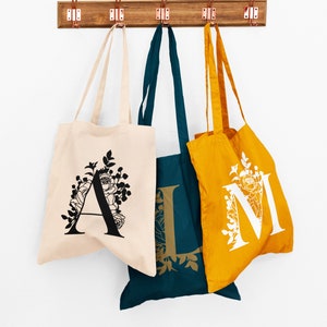 Tote Bag Femme Lettre Florale Personnalisé, Sac toile Cabas, Sac fourre-tout, tote bag cadeau femme, tote bag graphique, cadeau femme image 1