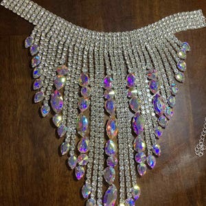 Koningin strass-ketting kwastje | Bruidssieraden | Strass slabbetje | Boho-statementketting | Statementketting bling