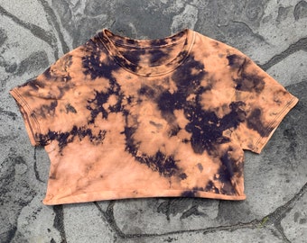 tie dye crop top outfit