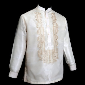Timeless Elegance in Beige: Hand-embroidered on rich Organza fabric, it features a Chinese collar, cuff buttons and comes with an attached lining for added comfort. A symbol of tradition and sophistication for any special occasion.
