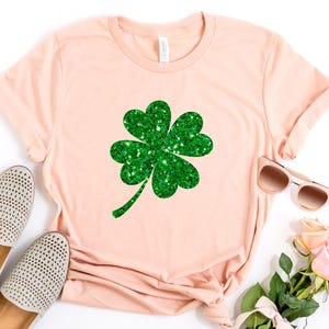 Camiseta de la suerte, camiseta de trébol brillante, camiseta irlandesa, camiseta con purpurina para el Día de San Patricio para mujer, camiseta del Día de San Patricio, camiseta de trébol para mujer imagen 2