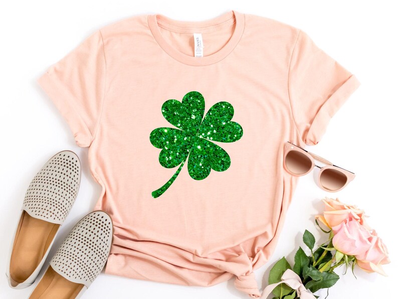 Camiseta de la suerte, camiseta de trébol brillante, camiseta irlandesa, camiseta con purpurina para el Día de San Patricio para mujer, camiseta del Día de San Patricio, camiseta de trébol para mujer imagen 2